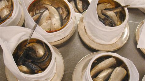 smelliest fish in the world|Surströmming Revisited: Eating Swedens Famously。